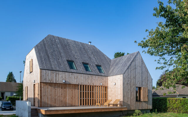 Rénovation globale d'une maison individuelle Enveloppe en bois Façades, volets et couverture en bois